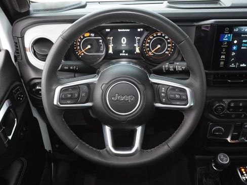 Used 2025 Jeep Wrangler Unlimited Sahara AWD/4WD image 18