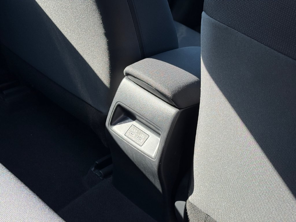 Used 2025 Toyota Corolla LE w/ LE Premium Package FWD image 21