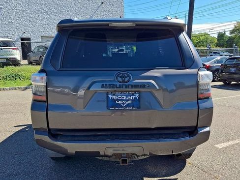 Used 2017 Toyota 4Runner SR5 AWD/4WD image 5