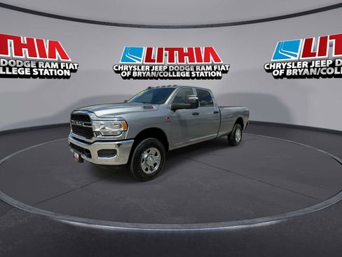 Used 2024 RAM 3500 Tradesman w/ Chrome Appearance Group AWD/4WD image 4