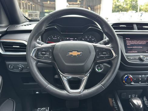 Used 2023 Chevrolet TrailBlazer ACTIV FWD image 2