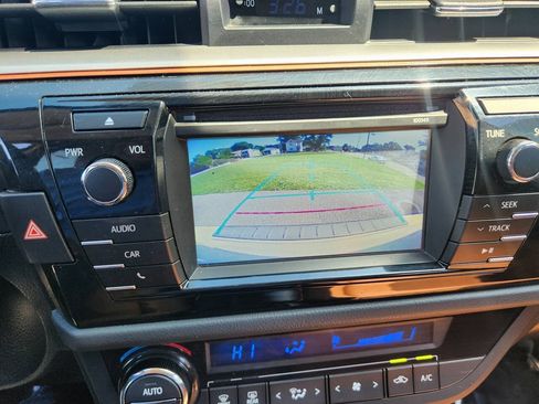 Used 2015 Toyota Corolla LE FWD image 39