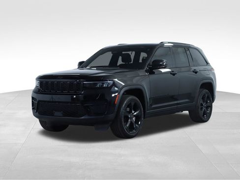 Used 2024 Jeep Grand Cherokee Altitude RWD image 9