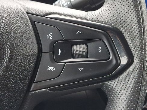 Used 2025 Chevrolet Trax LT FWD image 24