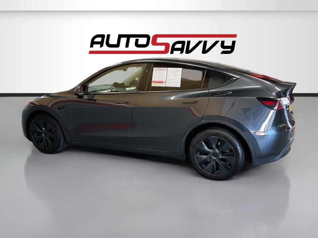 Used 2024 Tesla Model Y Long Range AWD/4WD image 4