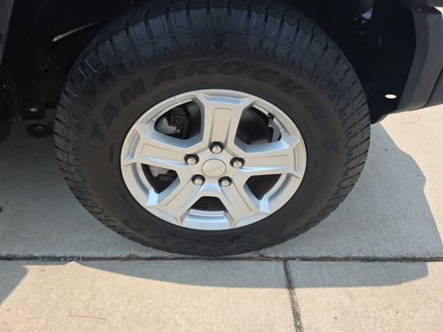 Used 2018 Jeep Wrangler Unlimited Sport S AWD/4WD image 12