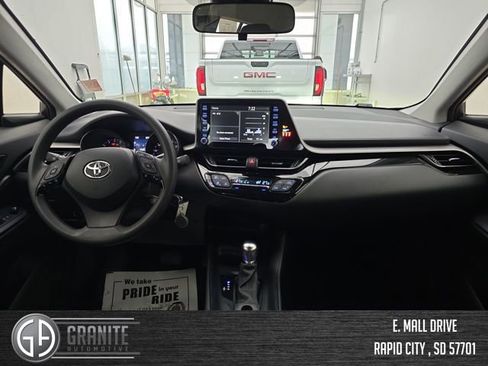 Used 2022 Toyota C-HR XLE image 12