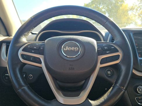 Used 2017 Jeep Cherokee Trailhawk image 15
