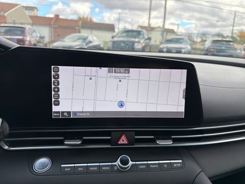 Used 2022 Hyundai Elantra Limited image 23