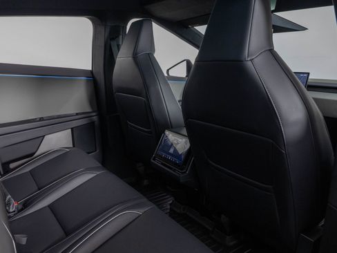 Used 2024 Tesla Cybertruck AWD Crew Cab image 21