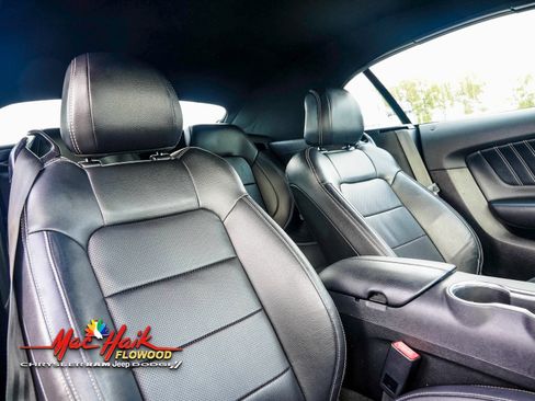 Used 2022 Ford Mustang Premium image 9