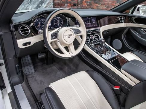Used 2023 Bentley Continental GT Mulliner AWD/4WD image 2