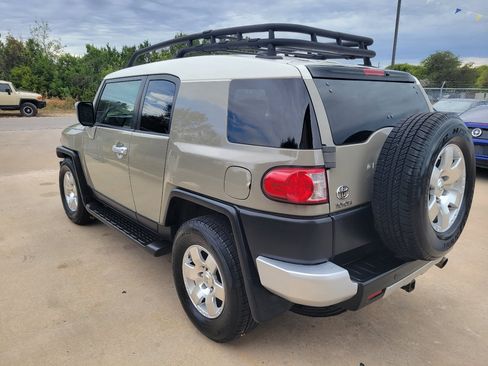 Used 2008 Toyota FJ Cruiser 2WD image 5