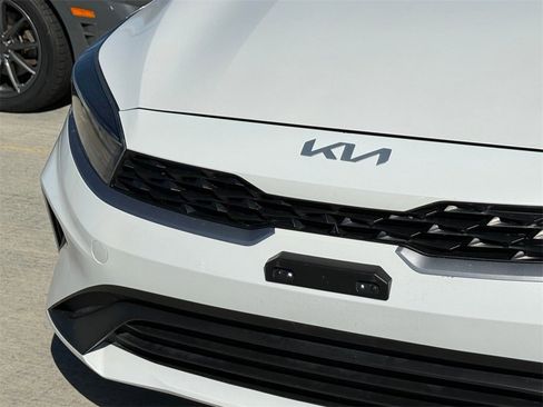 Used 2023 Kia Forte LXS image 4