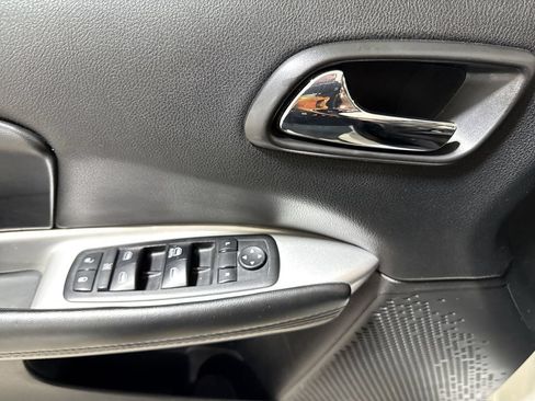 Used 2017 Dodge Journey SE w/ Flexible Seating Group FWD image 19
