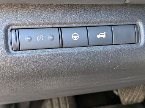 Used 2023 Nissan Pathfinder SL AWD/4WD image 17