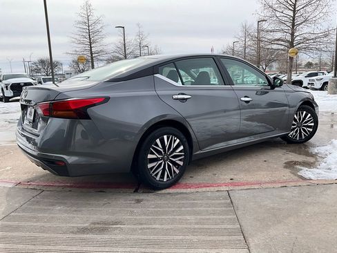 Used 2025 Nissan Altima 2.5 SV image 6