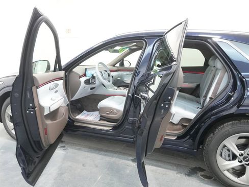 New 2026 Genesis GV70 2.5T Advanced image 26