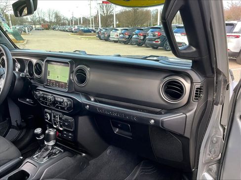Used 2023 Jeep Wrangler Unlimited w/ Cold Weather Group image 13