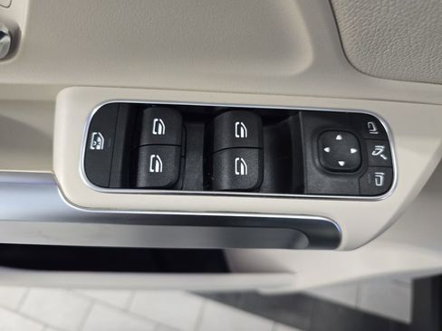 Certified 2022 Mercedes-Benz GLB 250 4MATIC w/ Premium Package Lite image 28