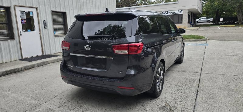 Used 2017 Kia Sedona SX FWD image 5
