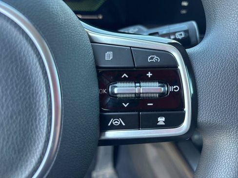 Used 2025 Kia Sorento LX FWD image 21