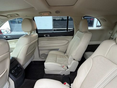Used 2019 Lincoln MKT AWD image 46