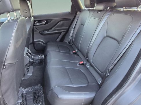 Used 2018 Jaguar F-PACE Premium image 17