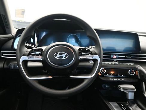 Used 2024 Hyundai Elantra SEL image 25