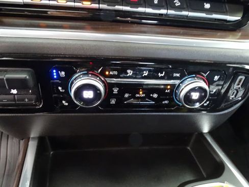 Used 2023 GMC Sierra 1500 SLT w/ SLT Premium Plus Package AWD/4WD image 13