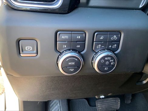 Used 2025 GMC Sierra 2500 Denali w/ Denali Reserve Package AWD/4WD image 32