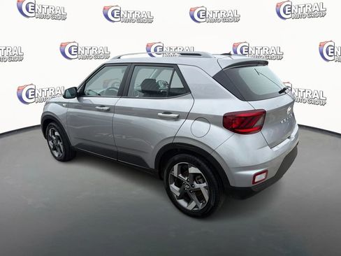 Certified 2025 Hyundai Venue SEL image 7