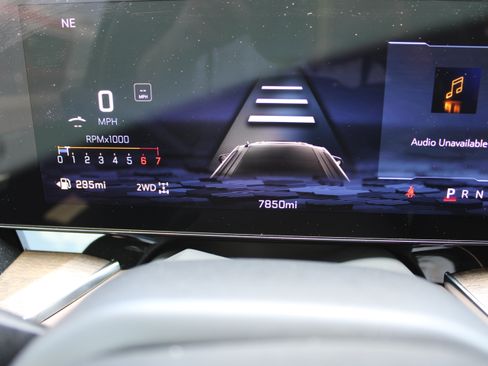 Used 2025 Chevrolet Tahoe High Country AWD/4WD image 22