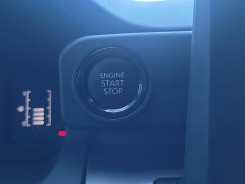 Certified 2025 Toyota Tacoma SR5 AWD/4WD image 22