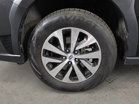 Certified 2025 Subaru Outback Premium AWD/4WD image 9