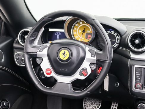 Used 2017 Ferrari California T RWD image 26