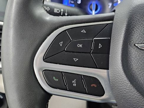 Used 2023 Chrysler Pacifica Touring-L FWD image 31