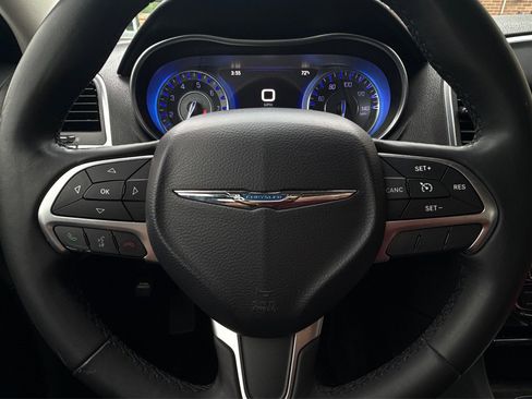 Used 2015 Chrysler 300 Limited RWD image 12