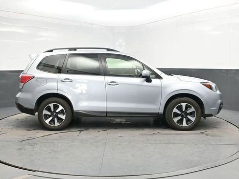 Used 2018 Subaru Forester 2.5i Premium w/ All-Weather Package AWD/4WD image 8