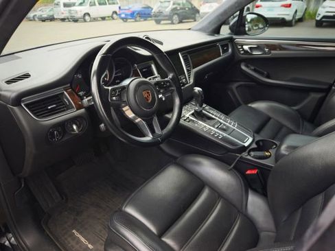 Used 2017 Porsche Macan Turbo AWD/4WD image 6