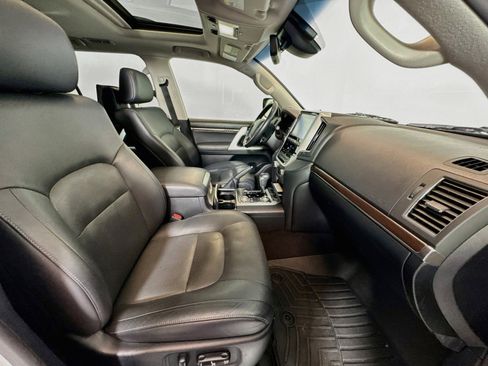 Used 2019 Toyota Land Cruiser w/ Carpet Mat Package AWD/4WD image 28