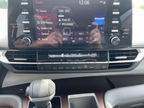 Used 2022 Toyota Sienna XLE image 30