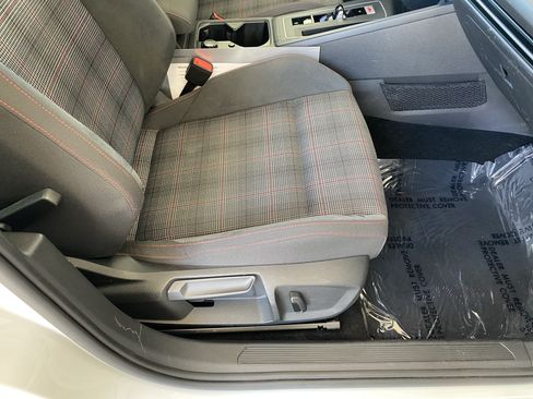 Certified 2022 Volkswagen GTI SE FWD image 39