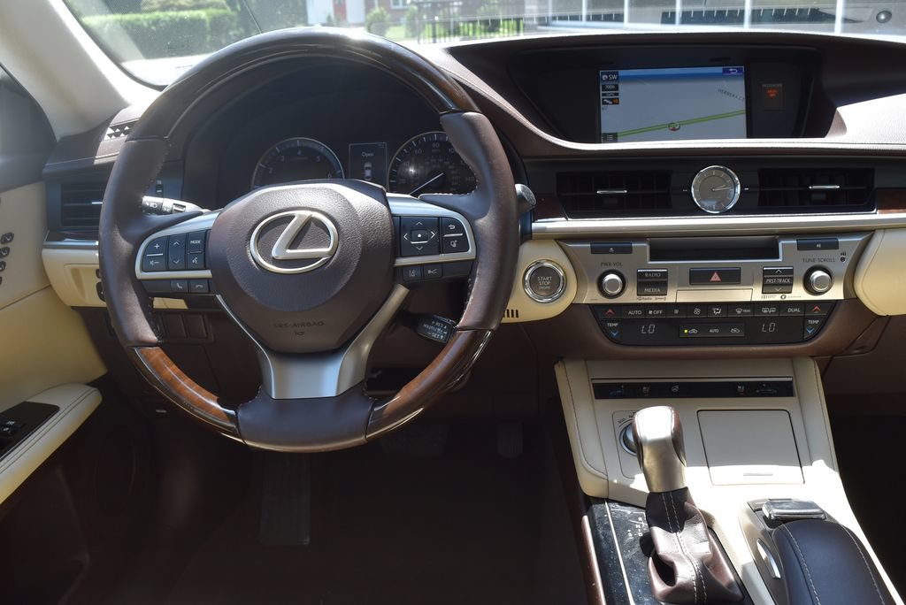 Used 2017 Lexus ES 350 w/ Navigation System Package FWD image 11