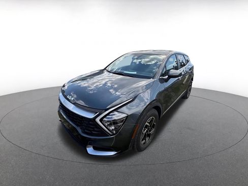 Used 2025 Kia Sportage LX image 3