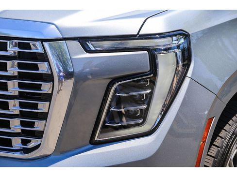 Used 2025 GMC Yukon XL Denali AWD/4WD image 7