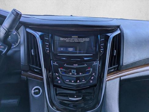 Used 2018 Cadillac Escalade ESV Premium Luxury image 13