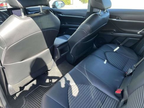 Used 2024 Toyota Camry SE image 11