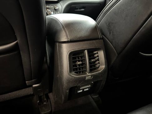Used 2019 Jeep Cherokee Latitude Plus FWD image 24
