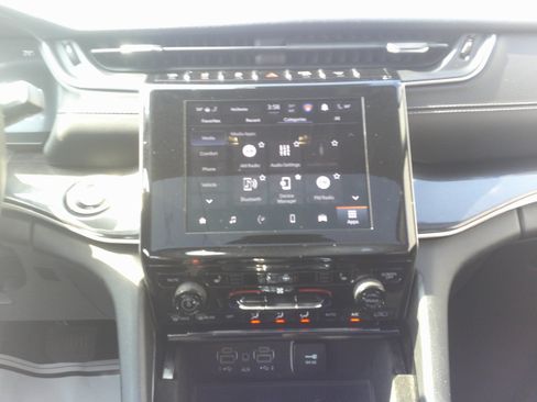 Used 2022 Jeep Grand Cherokee L Laredo w/ Luxury Tech Group I AWD/4WD image 20
